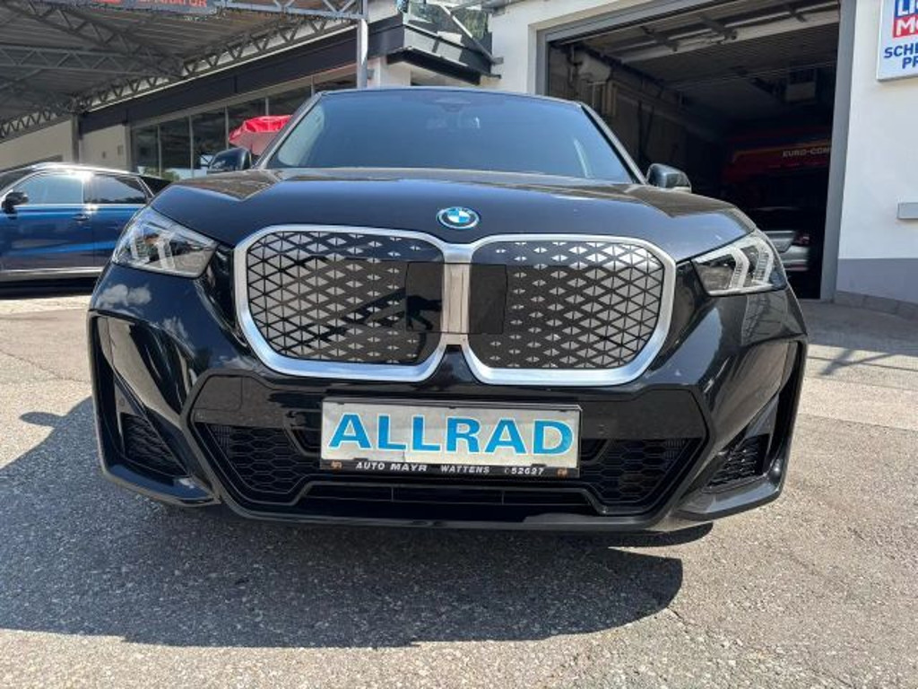 BMW iX1