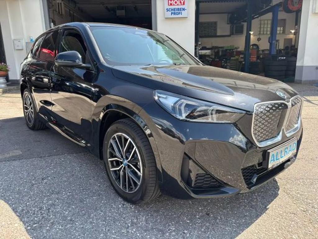 BMW iX1