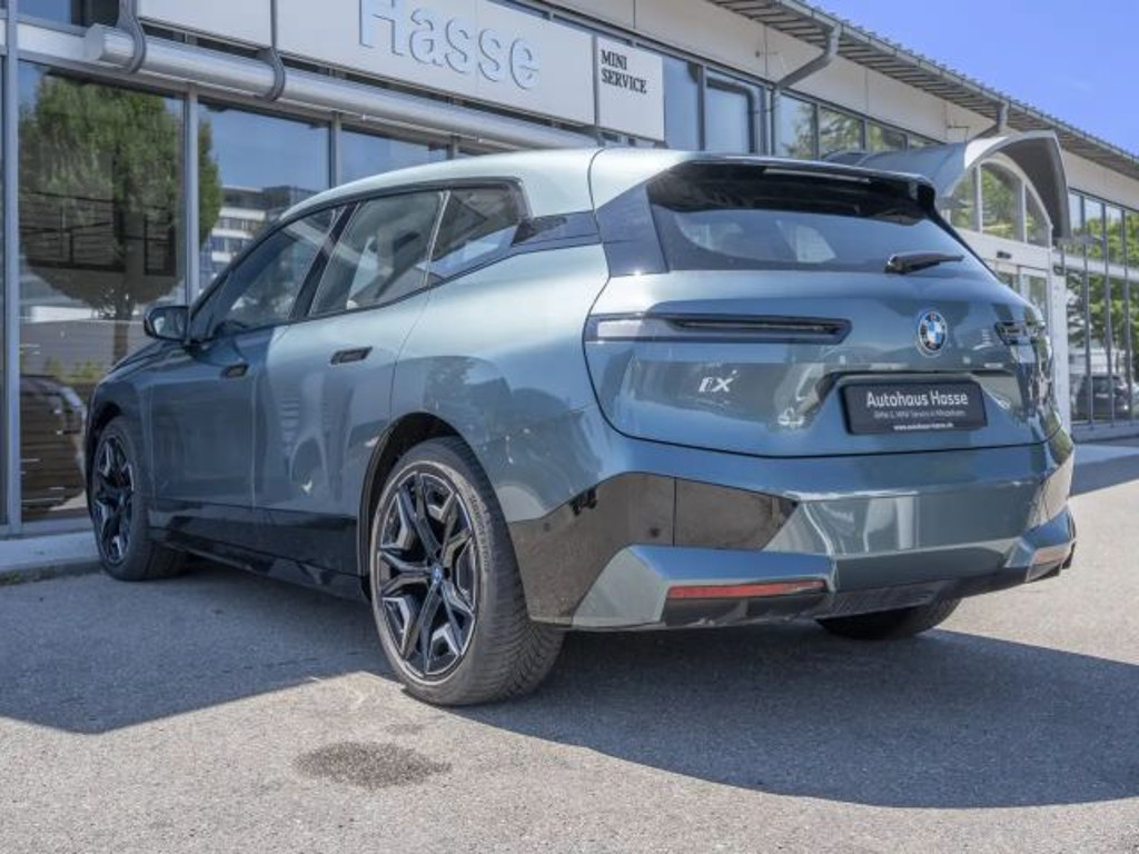 BMW iX