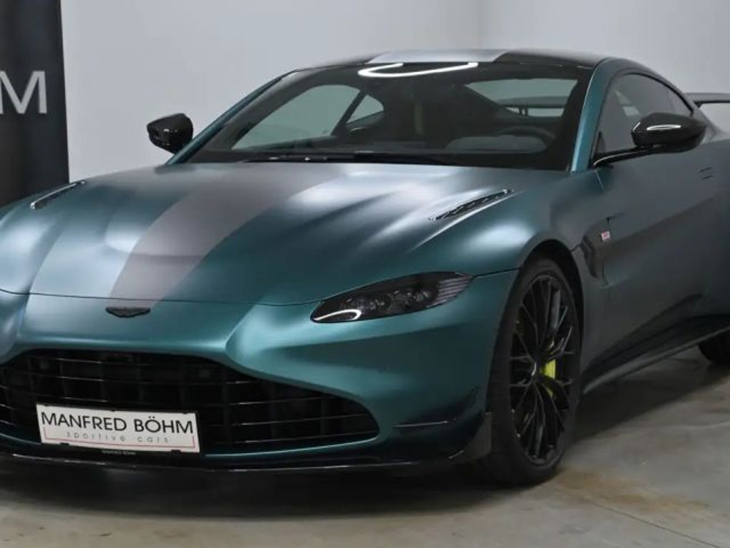 Aston Martin Vantage V8
