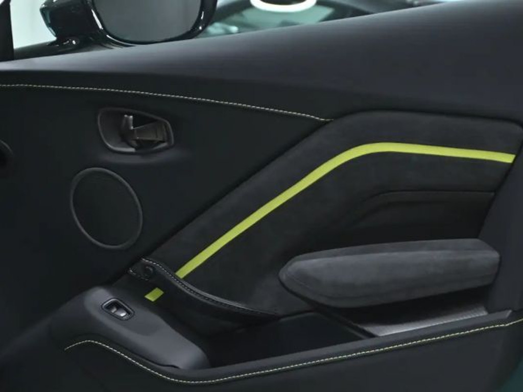 Aston Martin Vantage