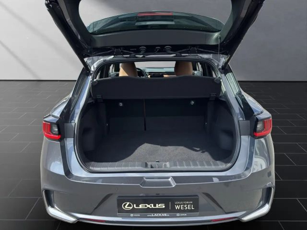 Lexus LBX