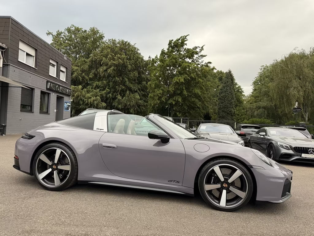 Porsche 911 GTS 4 992 Cabriolet Targa