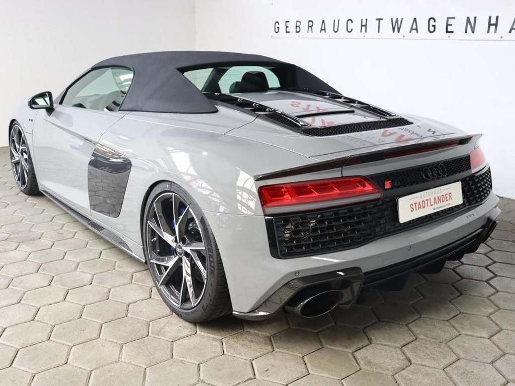 Audi R8
