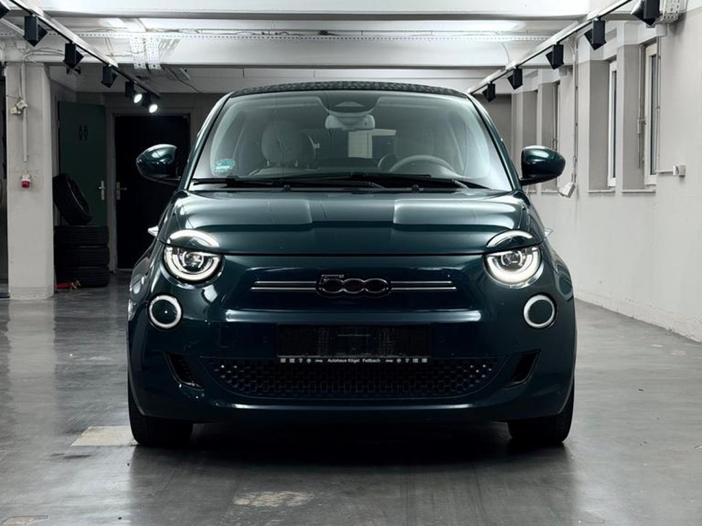 Fiat 500e La Prima