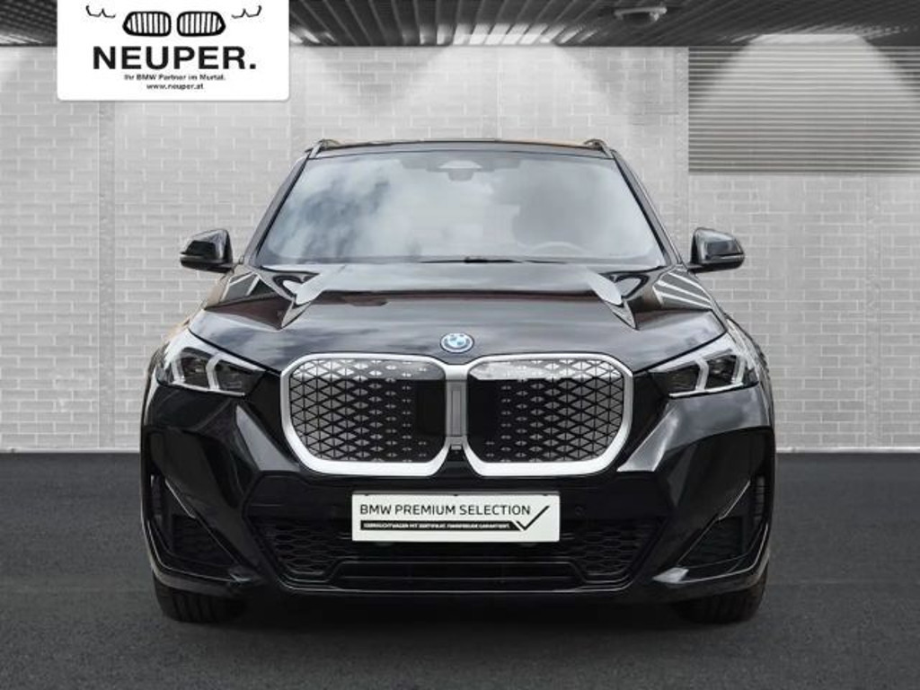 BMW iX1