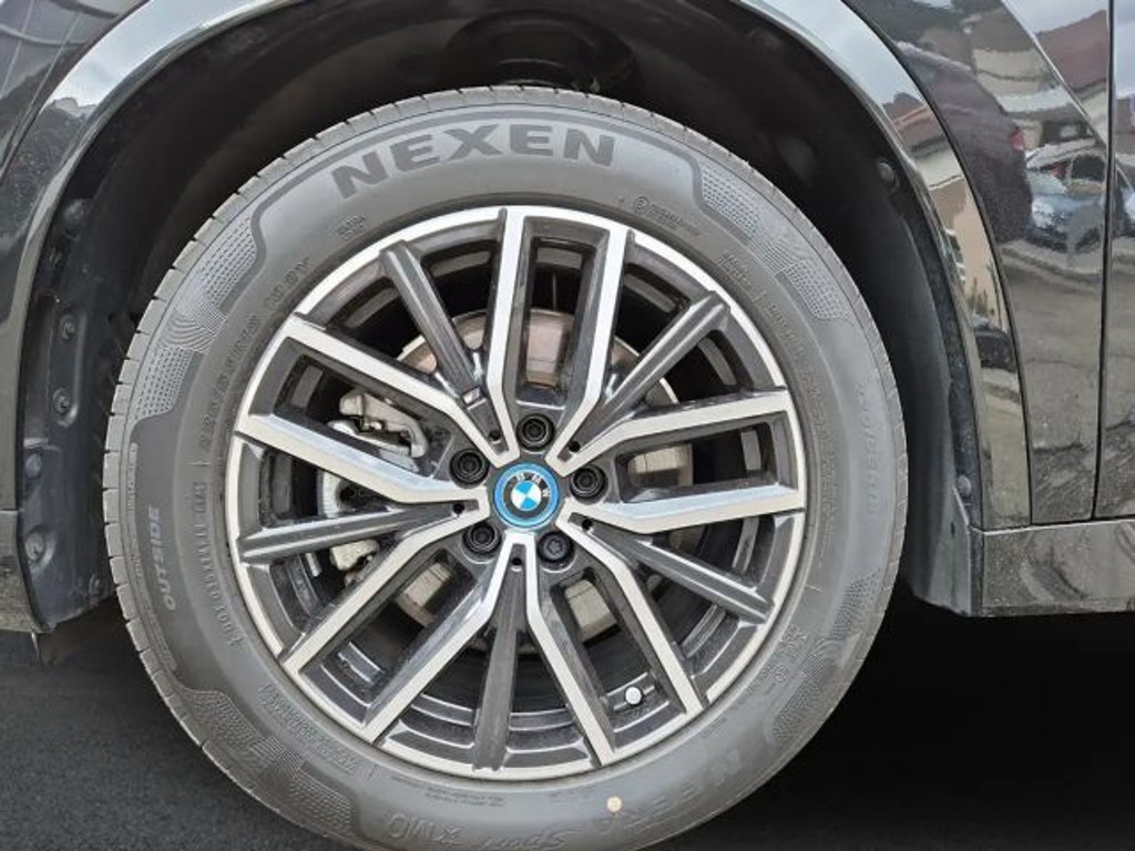 BMW iX1