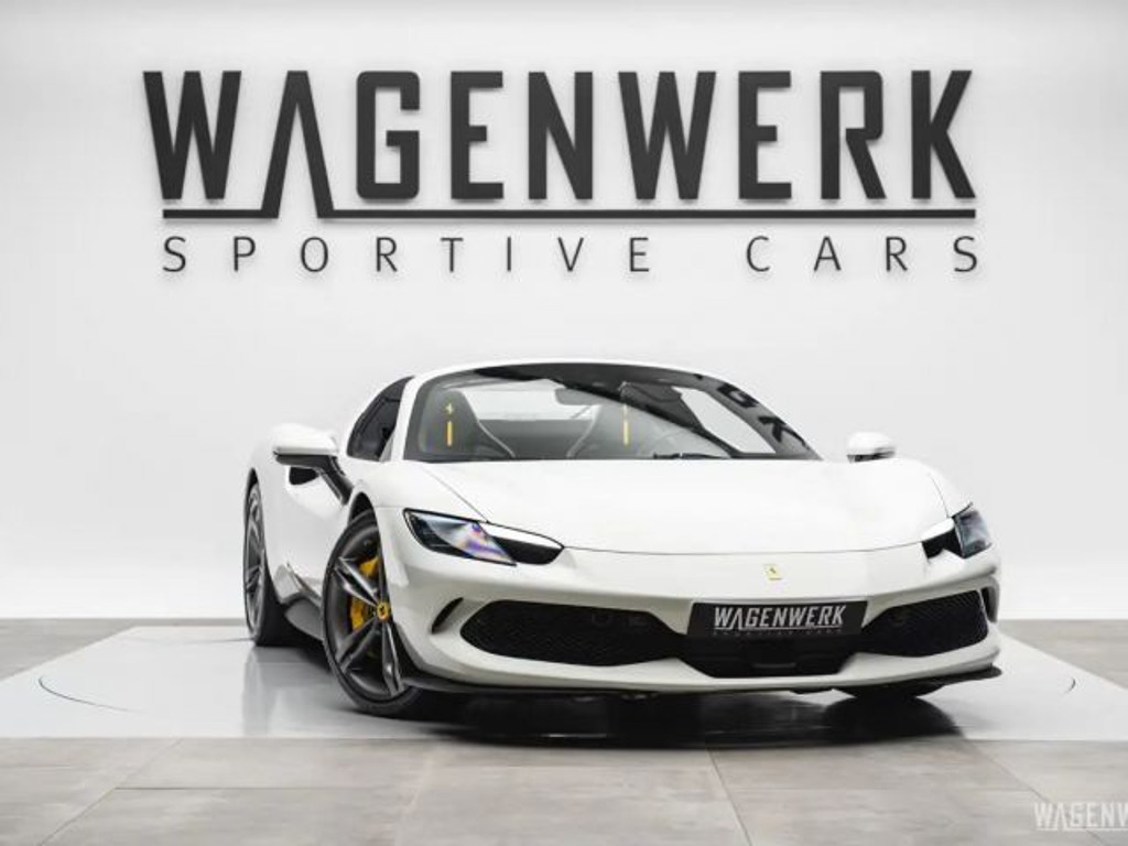 Ferrari 296 GTS RACINGSITZE CARBONLENKRAD LIFT DISPLAY KAMERA