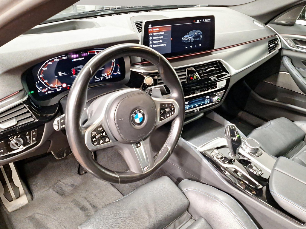BMW M550