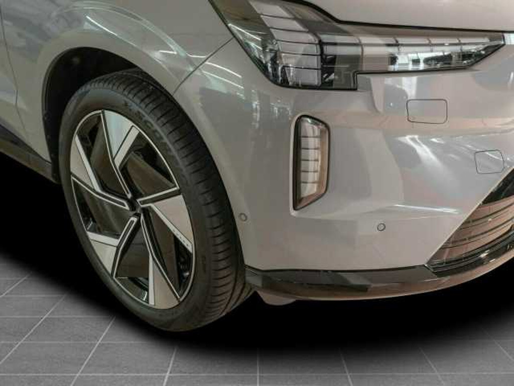 Volvo EX90