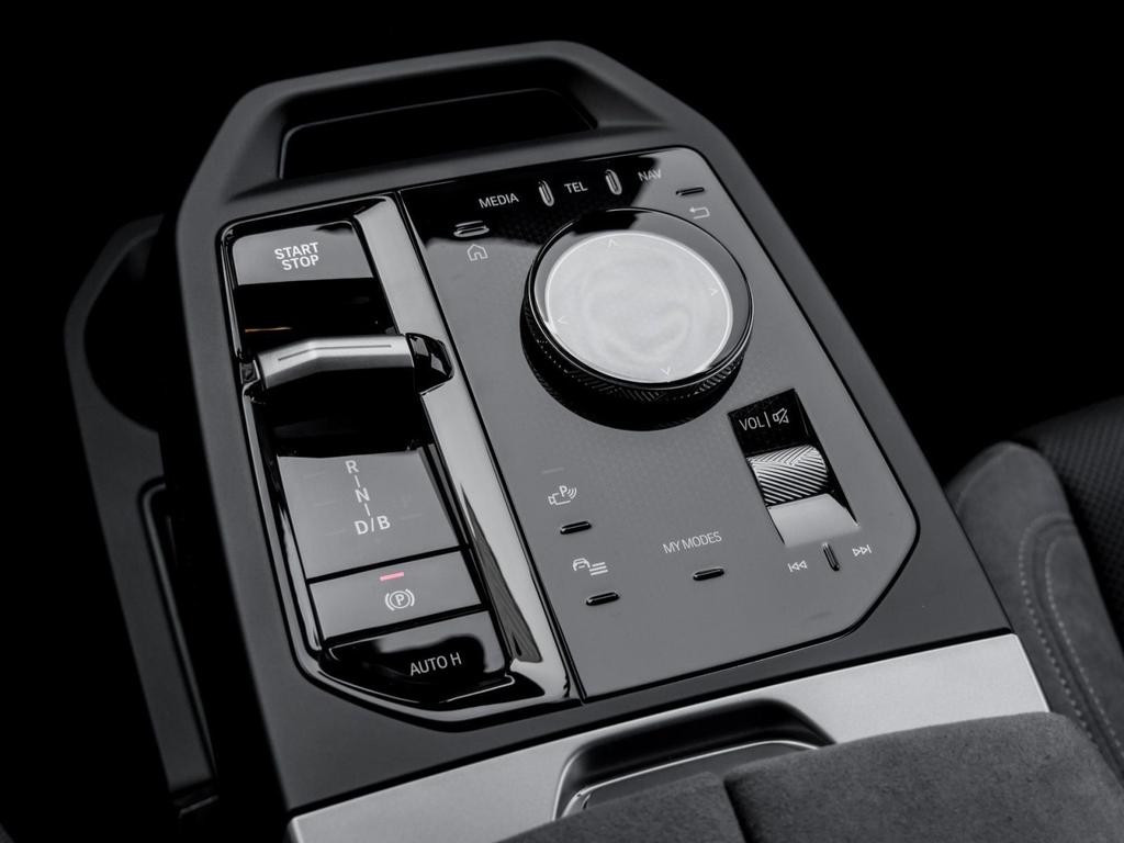 BMW iX