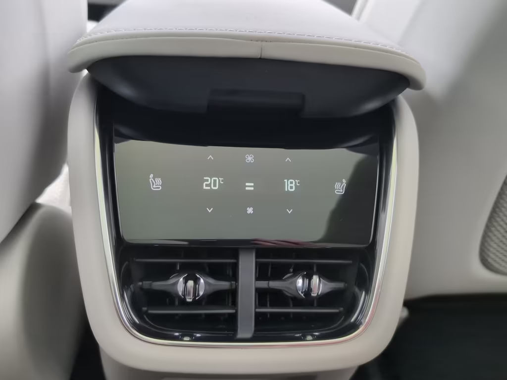 Volvo EX90