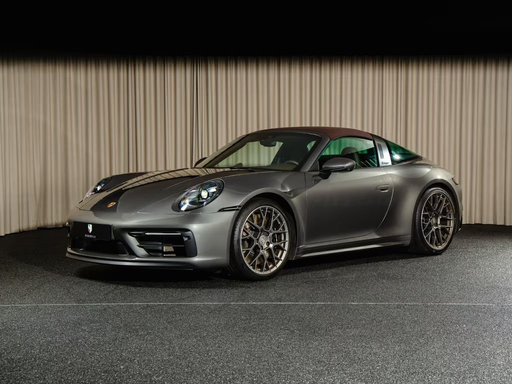 Porsche 911 GTS 4 992 Cabriolet Targa