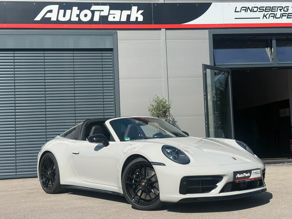 Porsche 911 GTS 992 Cabriolet Targa