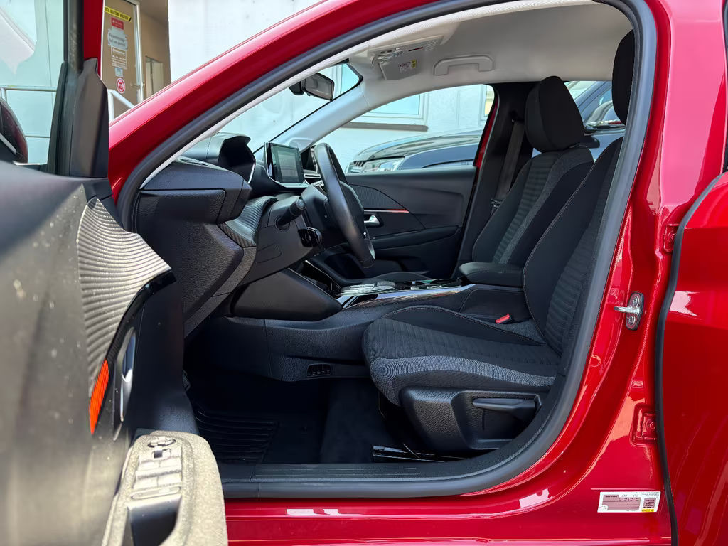 Peugeot e-208