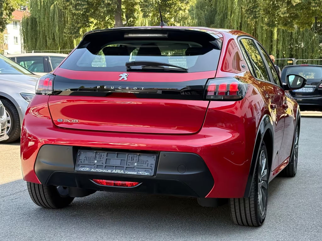 Peugeot e-208