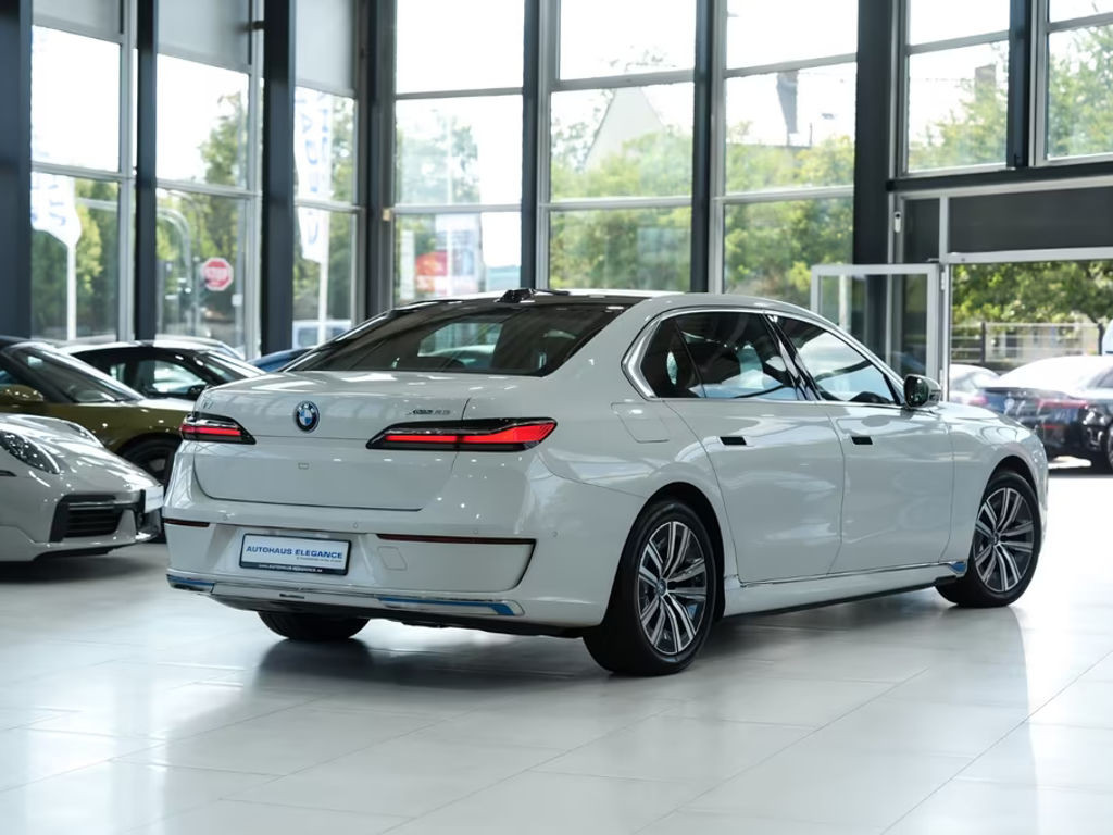 BMW i7