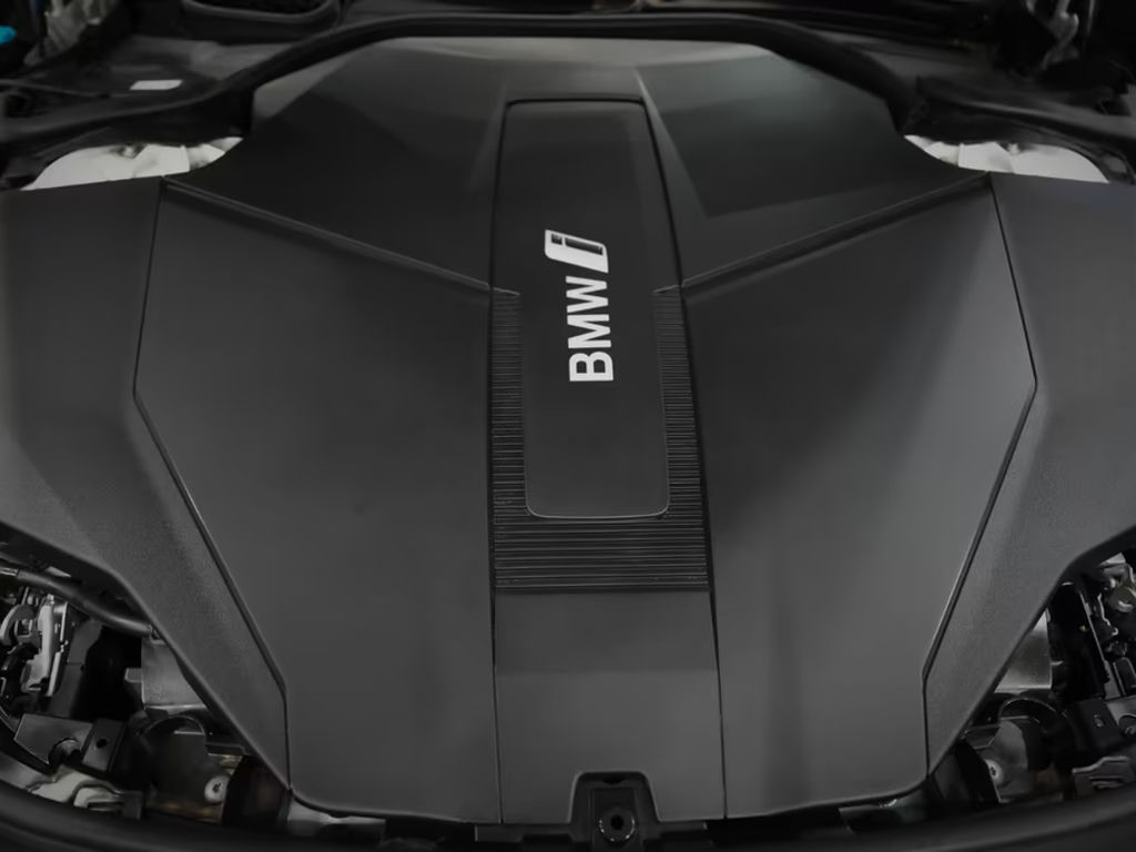 BMW i7
