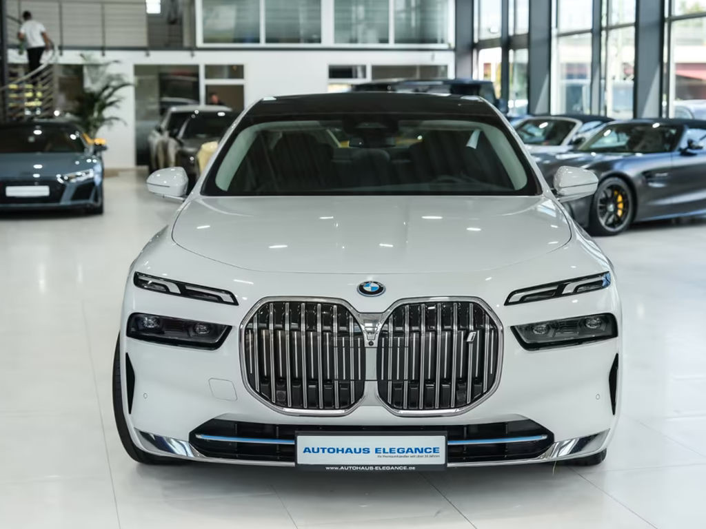 BMW i7