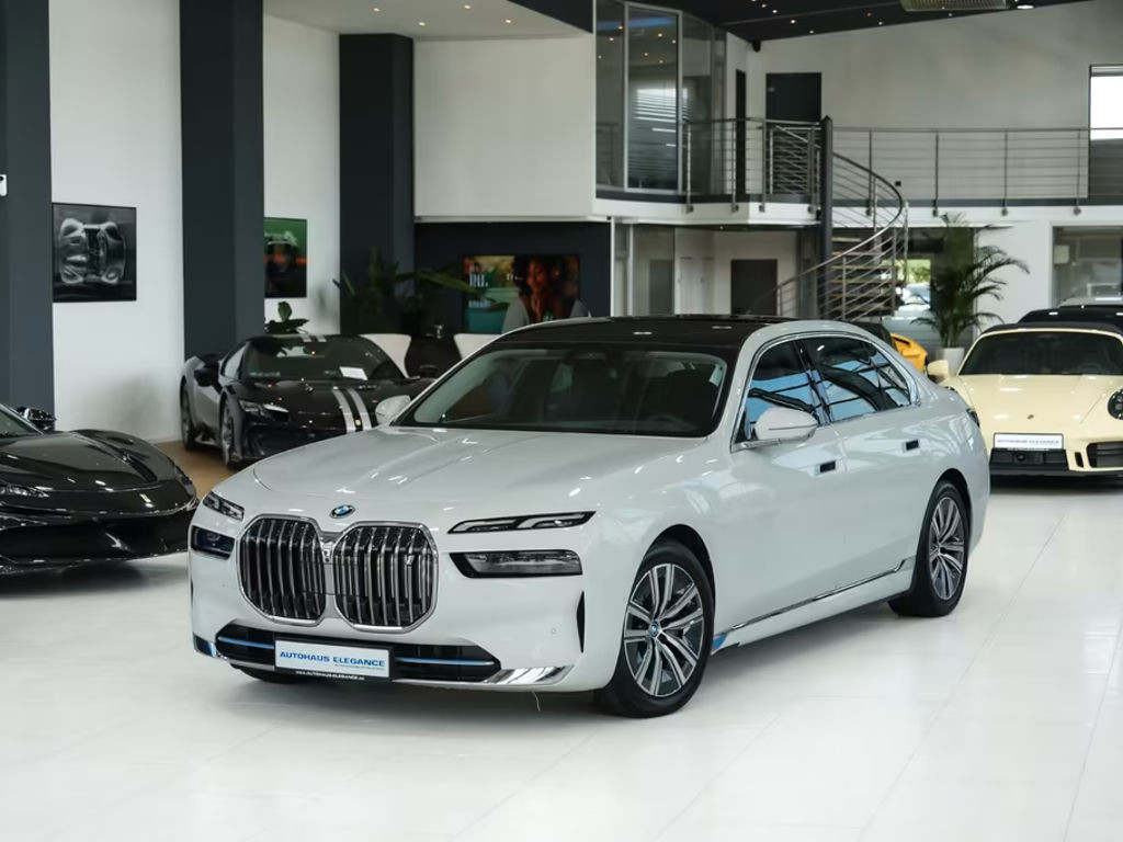 BMW i7