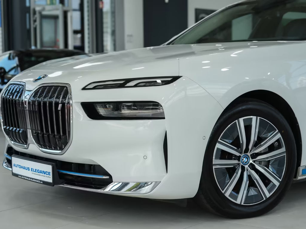 BMW i7