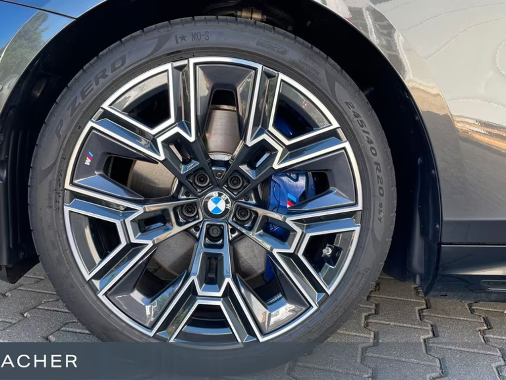 BMW i5
