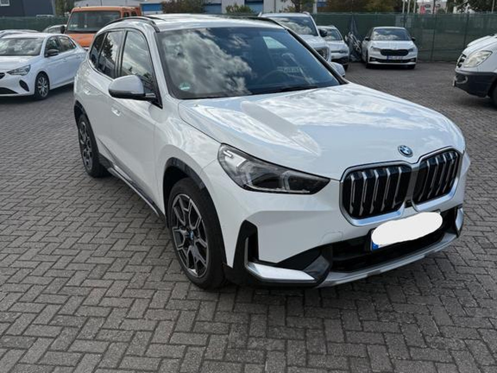 BMW iX1
