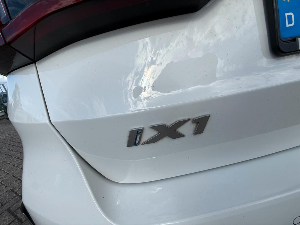 BMW iX1