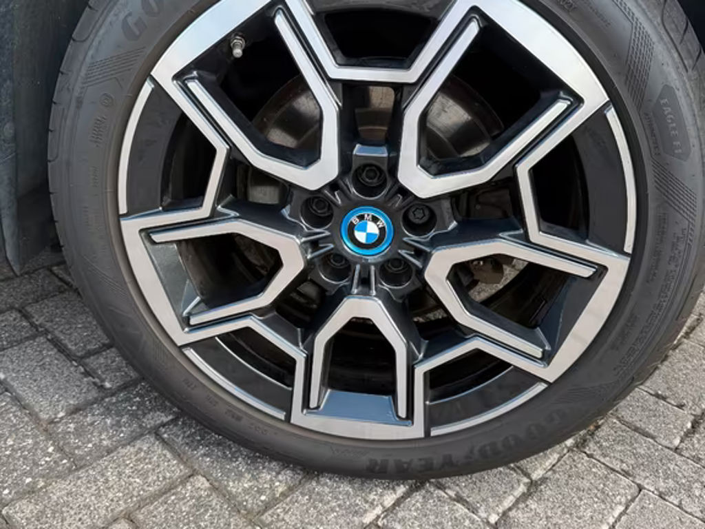 BMW iX1