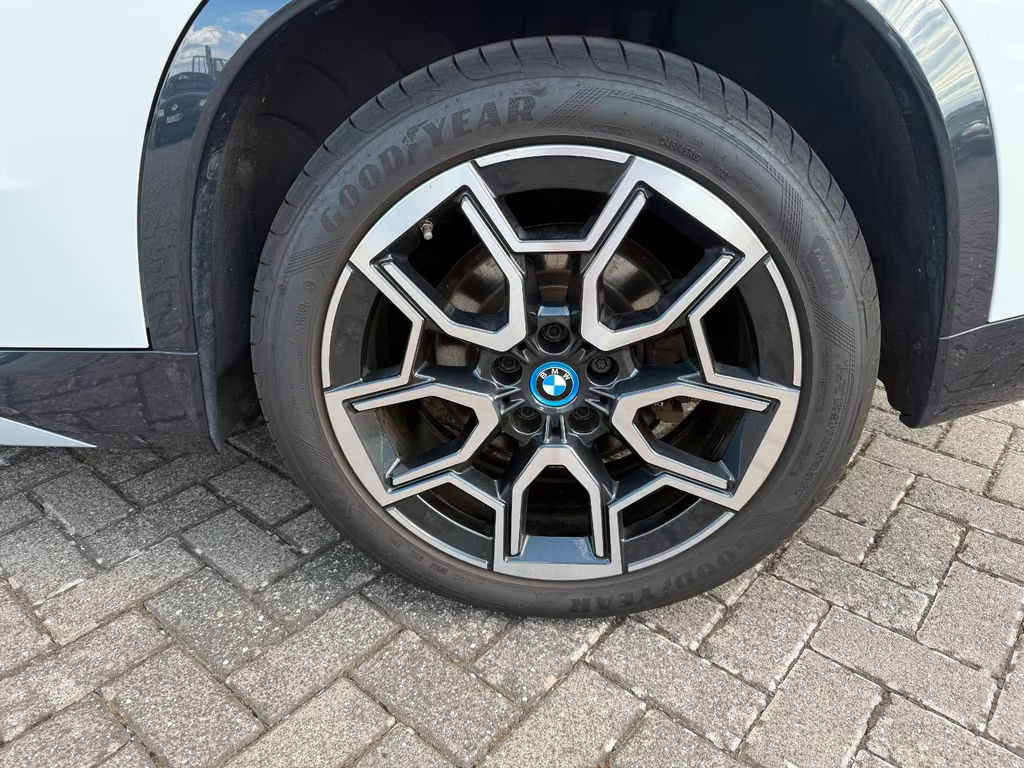 BMW iX1
