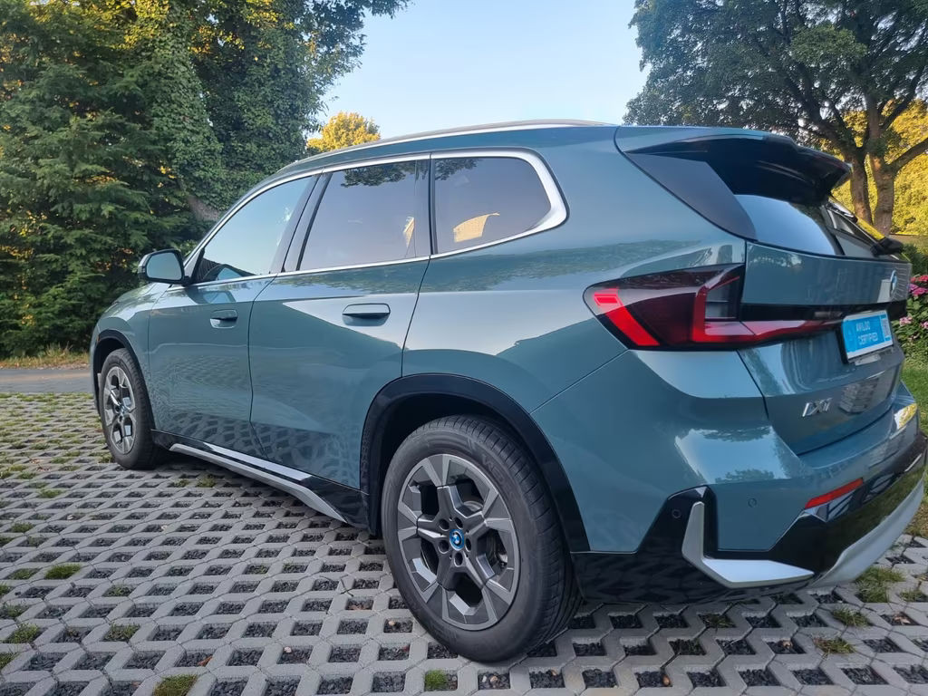 BMW iX1