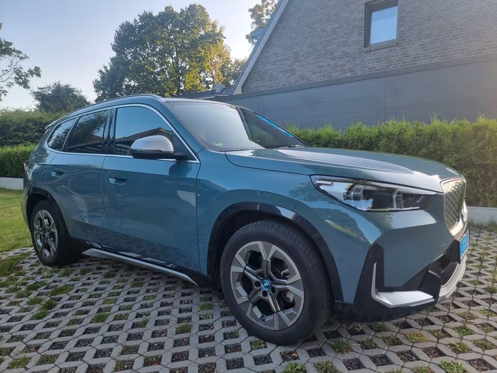 BMW iX1