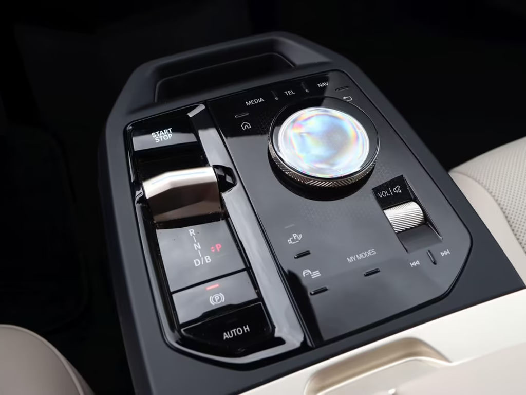 BMW iX