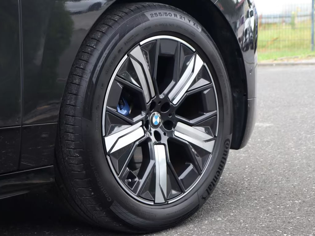 BMW iX
