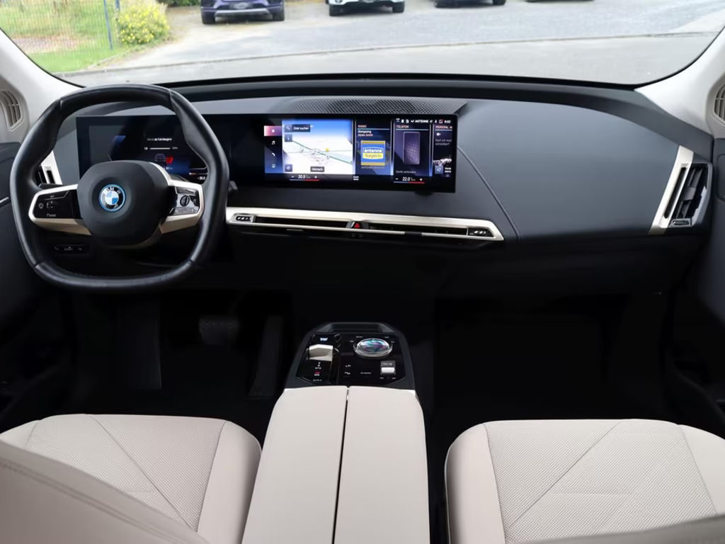 BMW iX