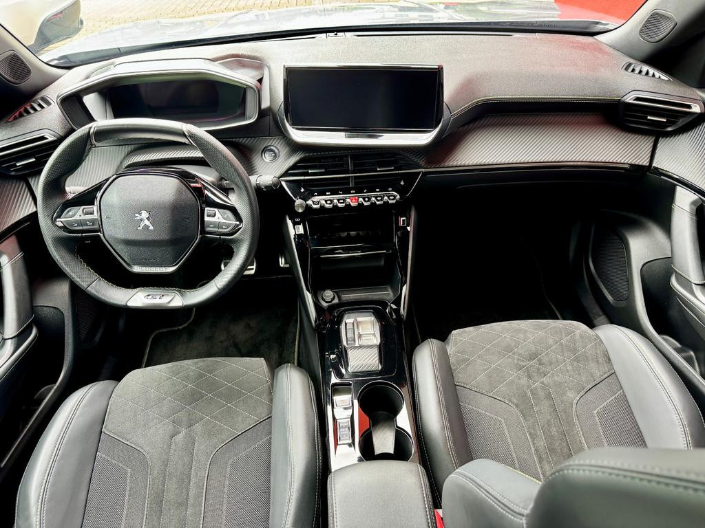Peugeot e-2008