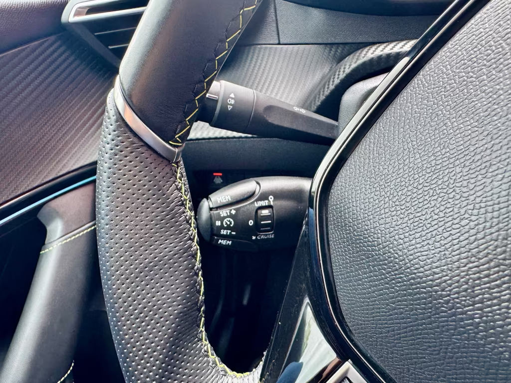 Peugeot e-2008