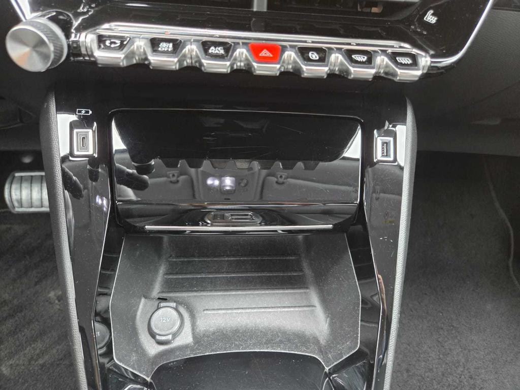 Peugeot e-2008
