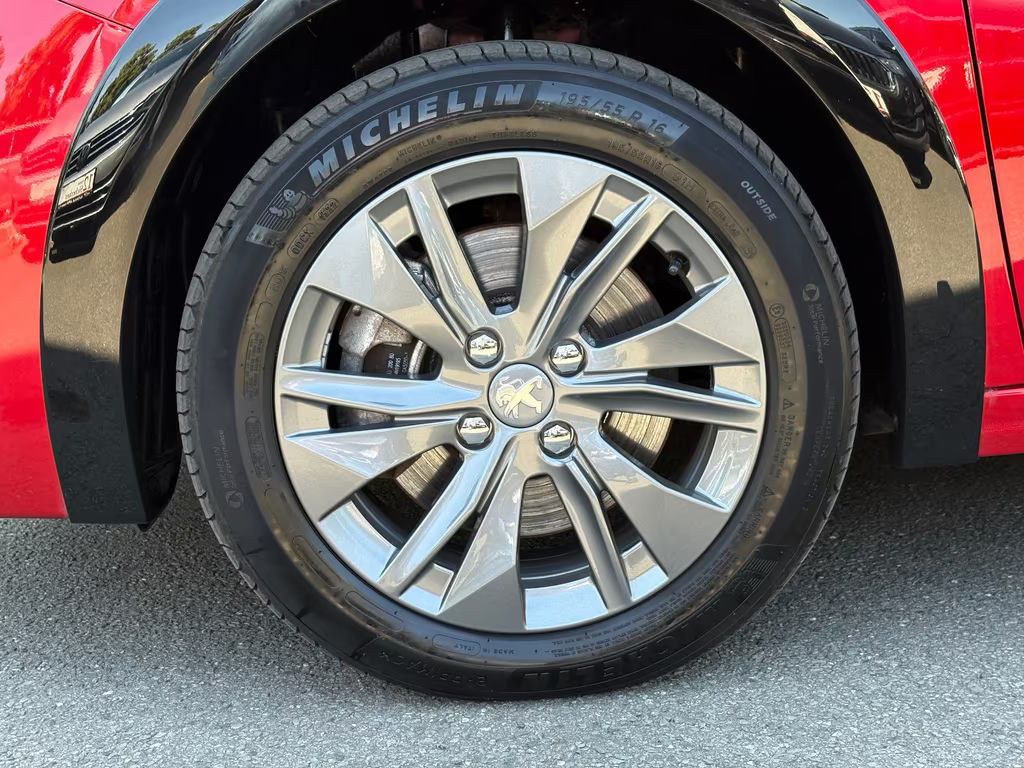 Peugeot e-208