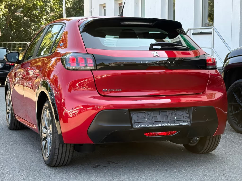 Peugeot e-208