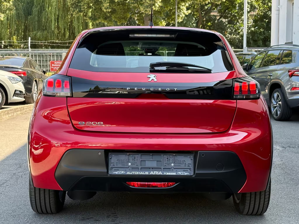 Peugeot e-208