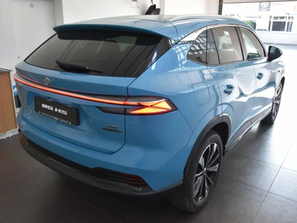 MG HS