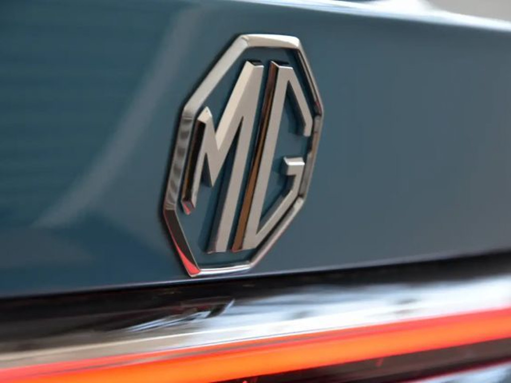 MG HS