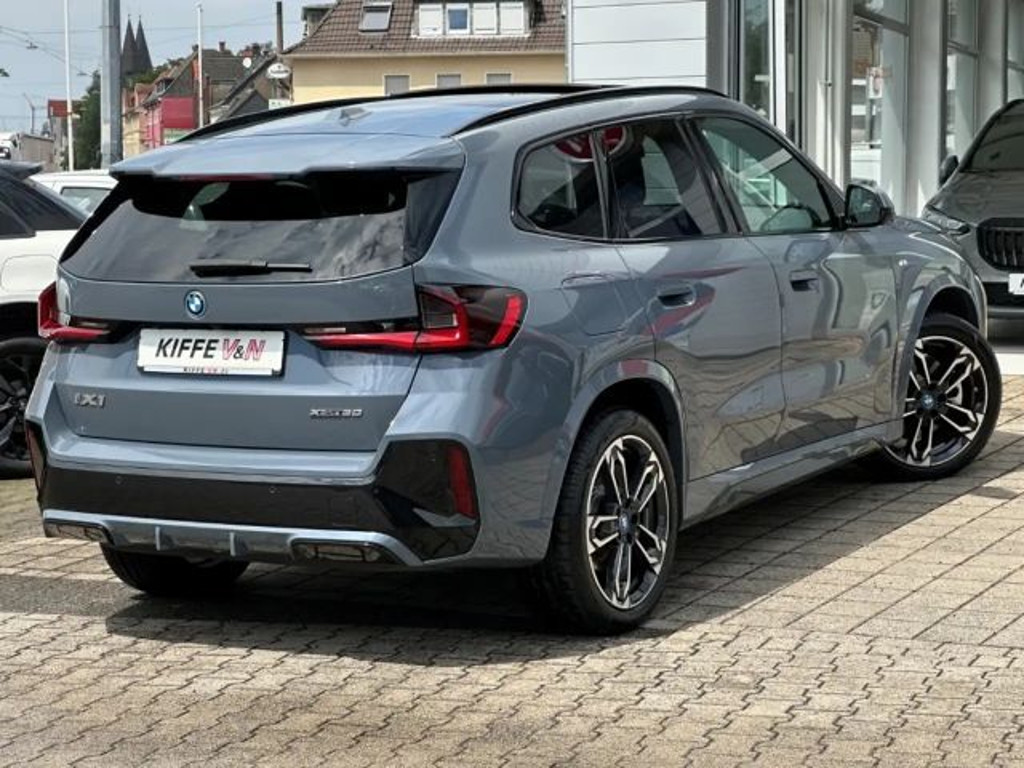 BMW iX1