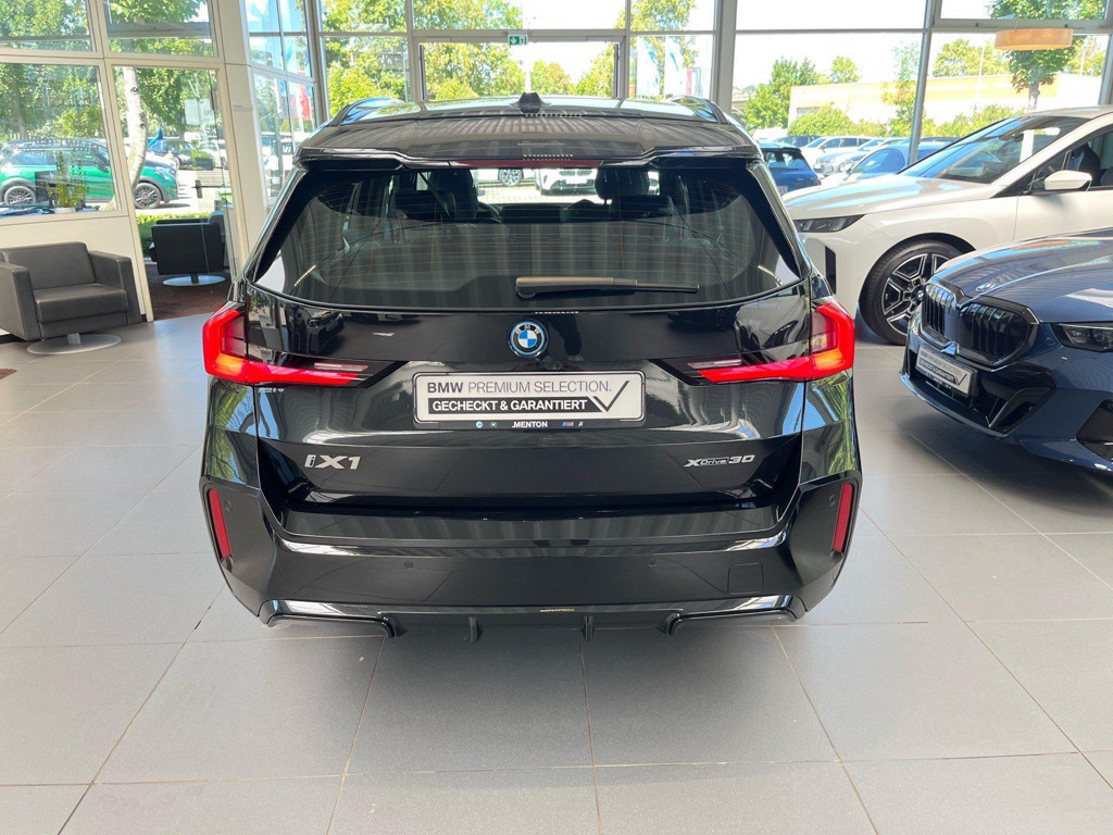 BMW iX1
