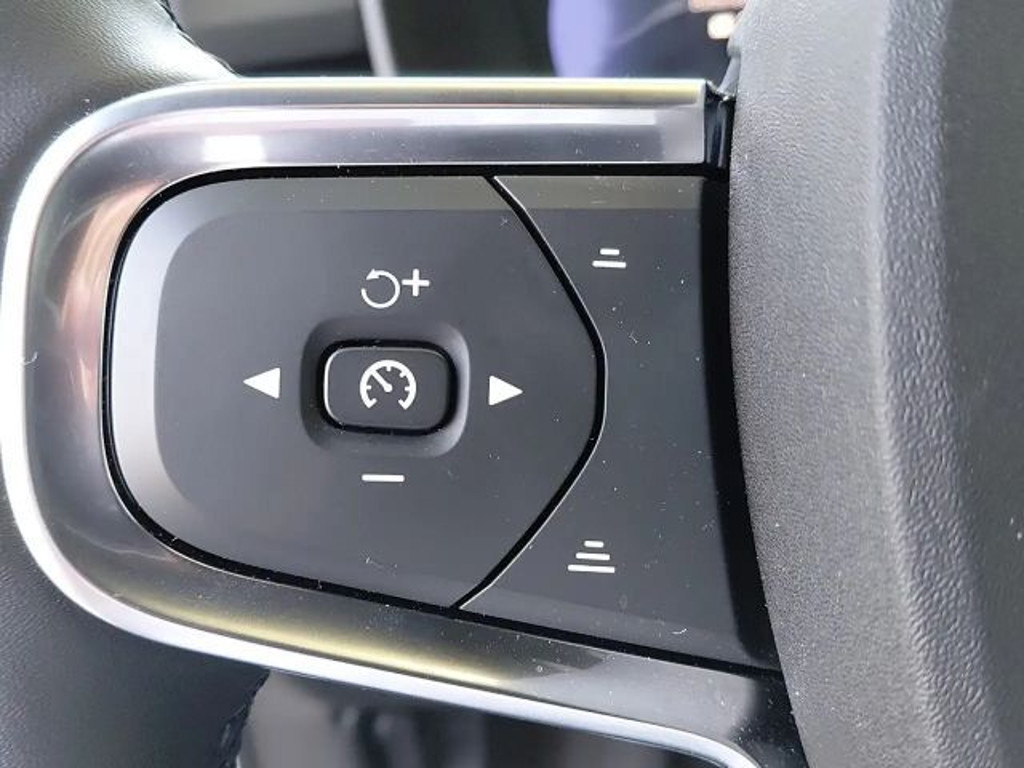 Volvo EX40