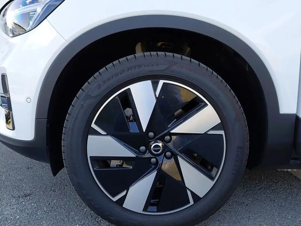 Volvo EX40