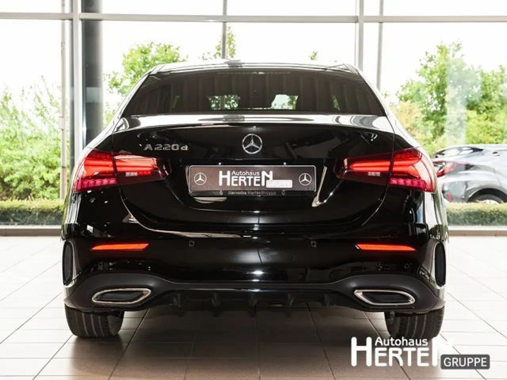 Mercedes-Benz A-Klasse A 220 AMG Line A 220 d