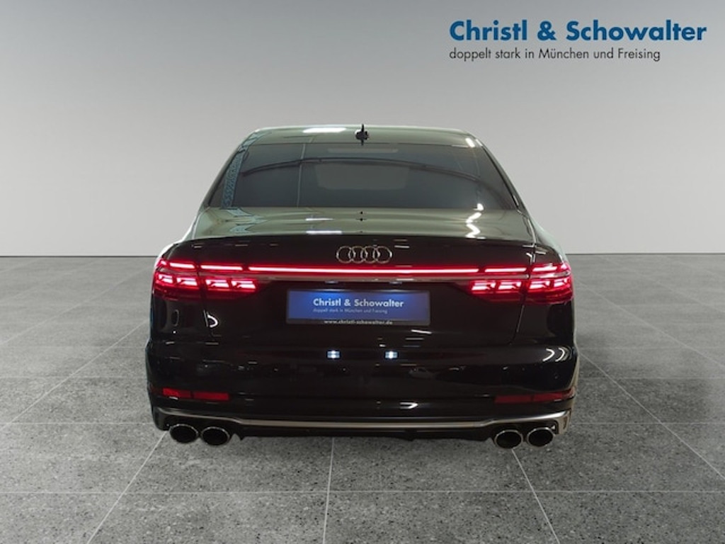 Audi S8