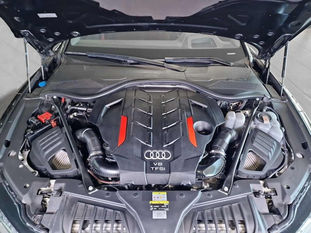 Audi S8